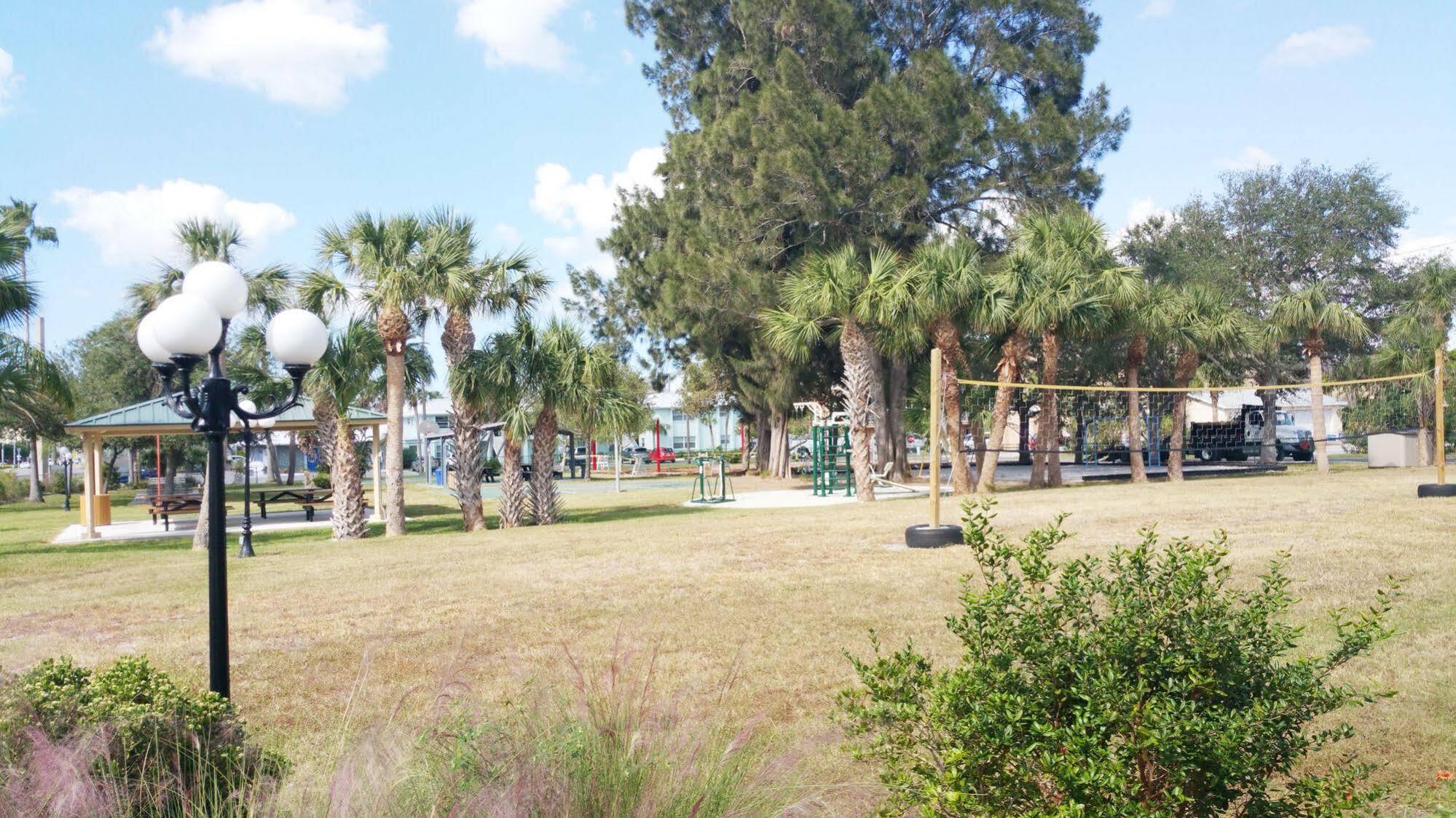 Royal Orleans Resort Unit 113 Redington Beach Exterior photo